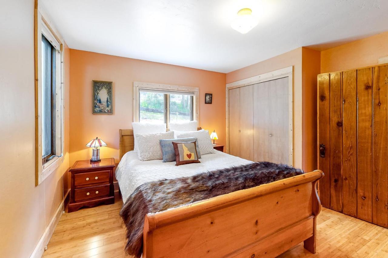 Calm Waters Lakeside Cabin Villa Sagle Bagian luar foto